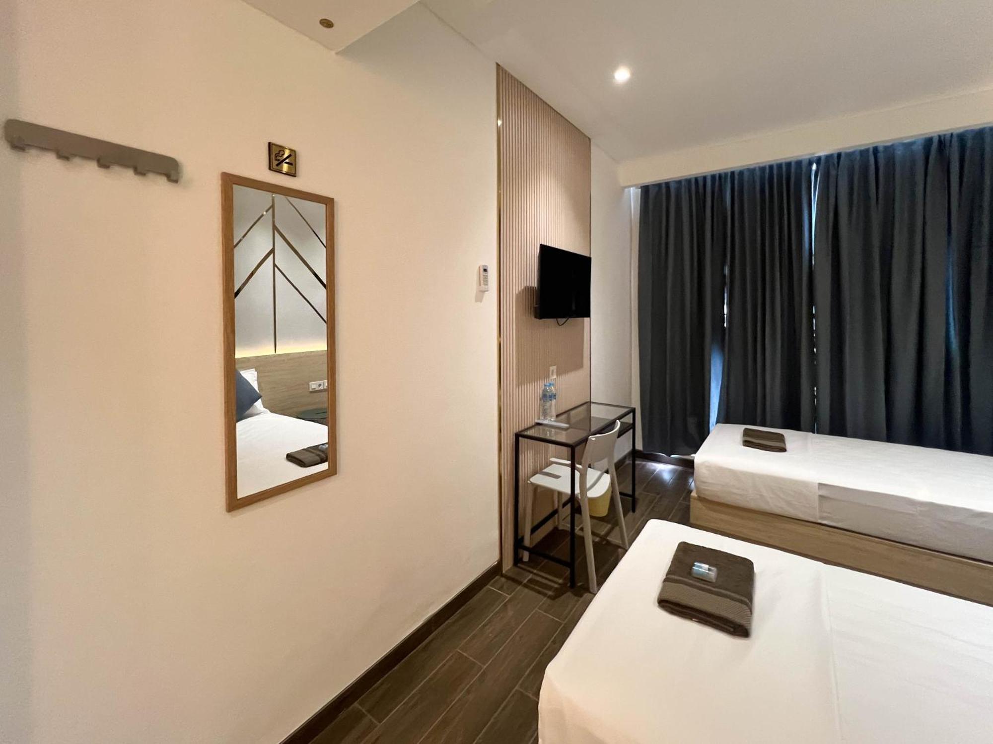 Hotel Box 2*