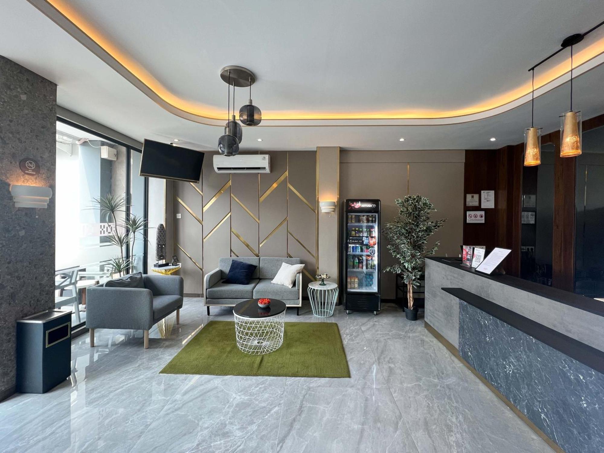 Hotel Box 2*